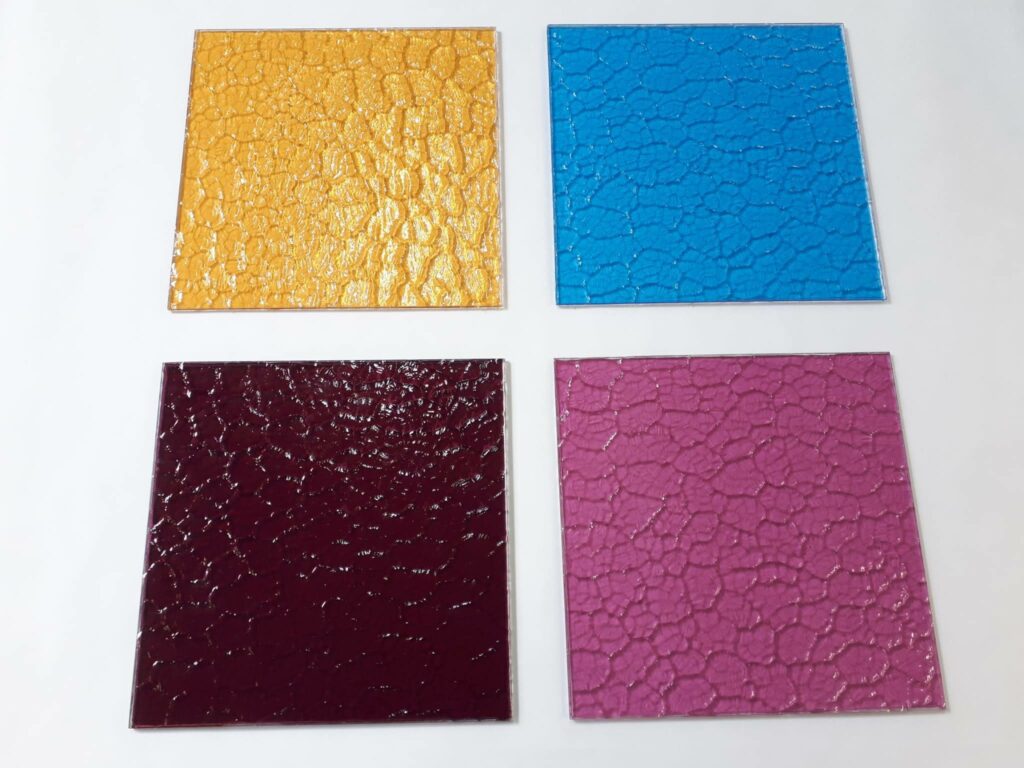 fabrication artisanale de verre imprimé en couleur