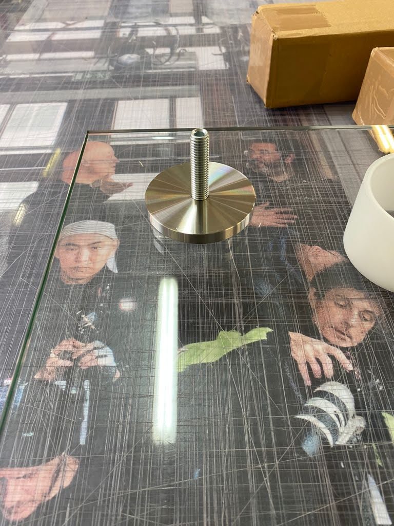 collage platine pied aluminium poli pour table en verre